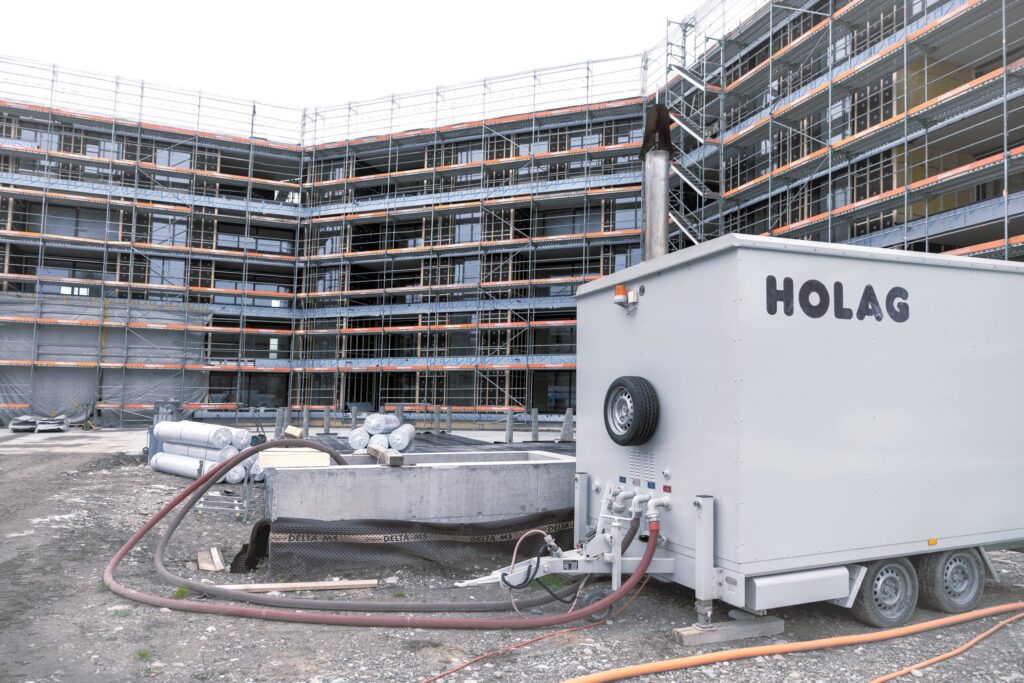 Unterlagsboden trocknen auf der Baustelle mit einer Bauheizung der Holag AG.